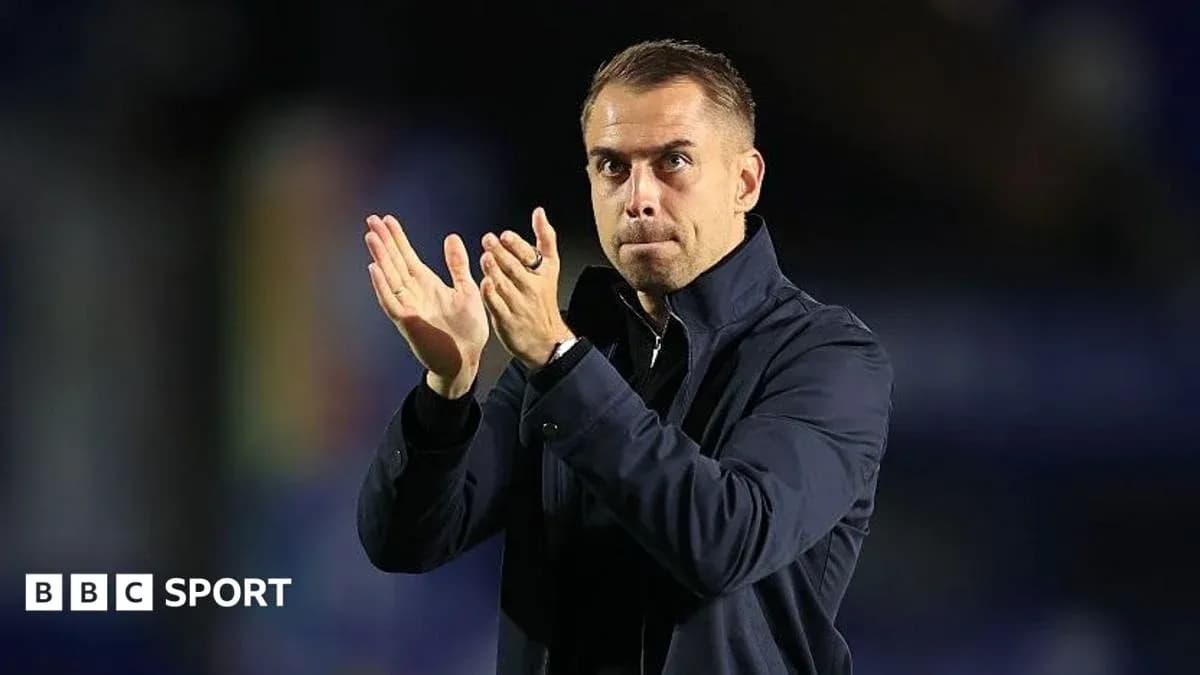 Bosh murabbiy o'yin davomida qo'llab-quvvatlamoqda