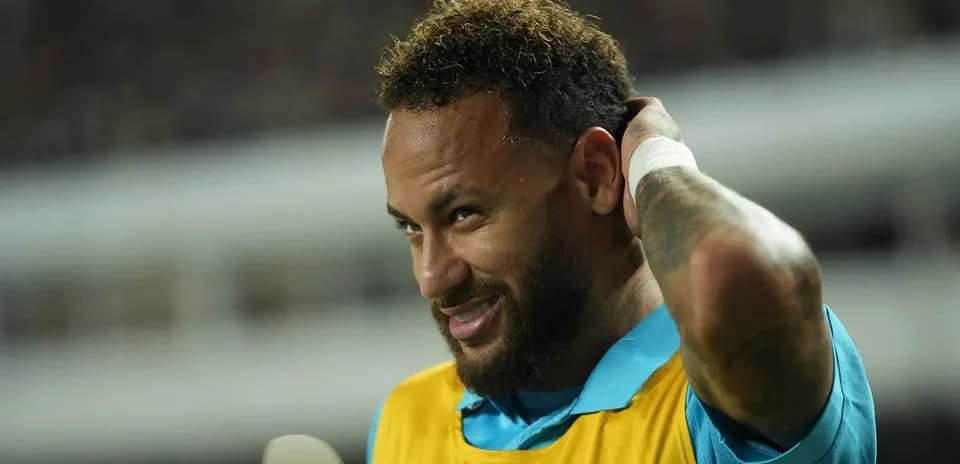 Futbolchi maydonda tayyorgarlik ko'rmoqda