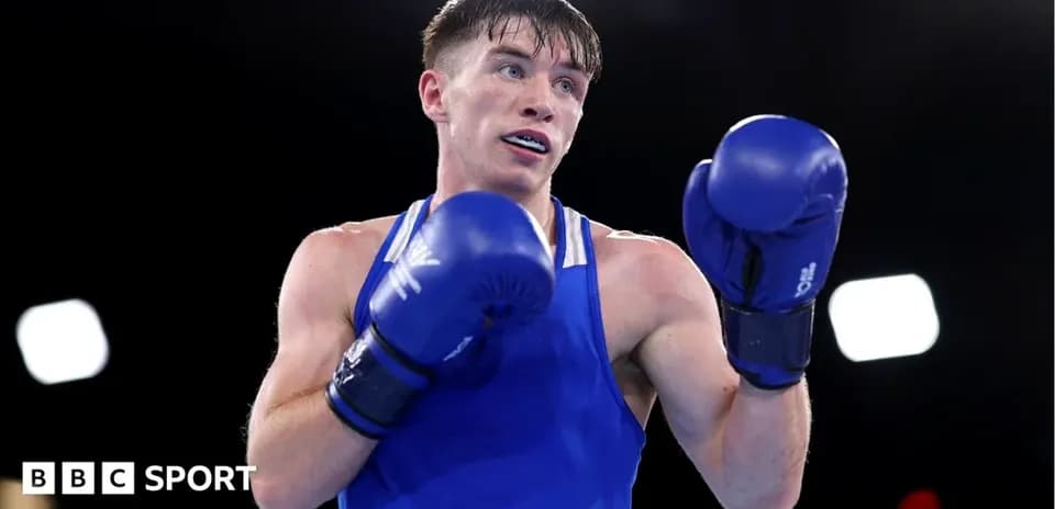 Bokschi ringda jang qilayotgan sportchi