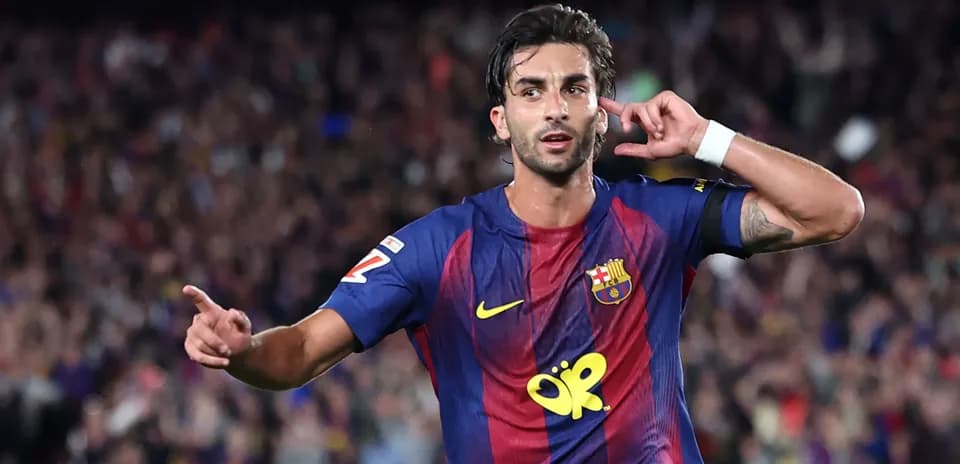 Futbolchi gol urib, muxlislarni chaqirmoqda