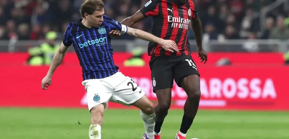 Inter Milan and AC Milan players contesting for the ball