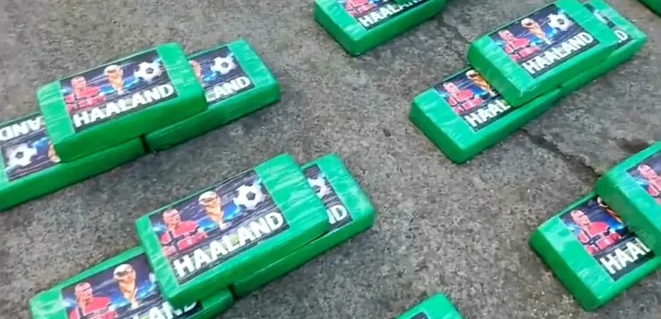 Haaland-themed green blocks arranged on ground