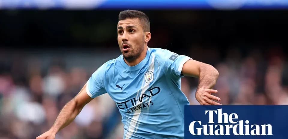 Futbolchi raqibga qarshi harakatda