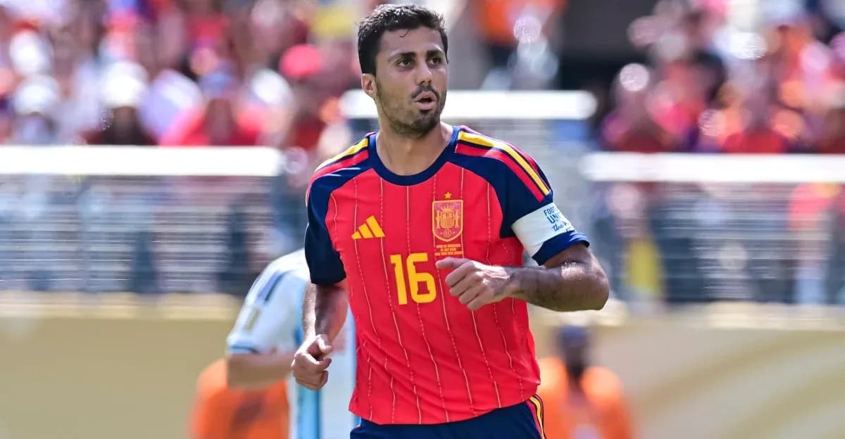 Futbolchi raqibga qarab yugurayotgan paytda