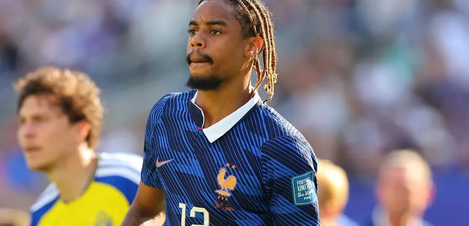 Futbolchi maydonda harakatda, Fransiya formasida