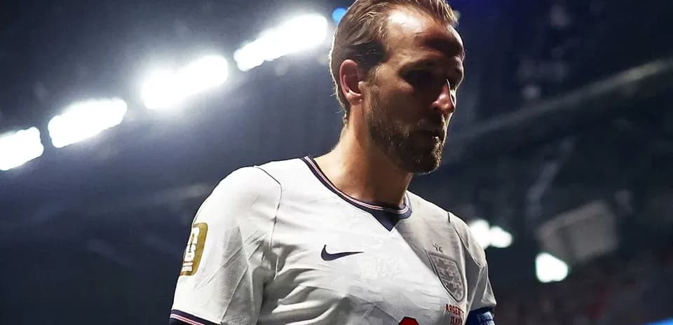 Futbolchi maydonga kirib kelayotgan payt