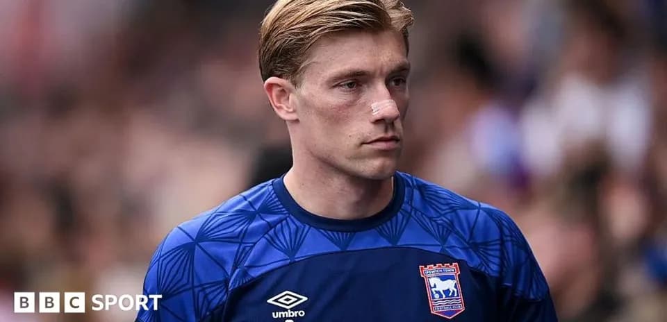 Futbolchi, Ipswich Town formasida, stadion ichida