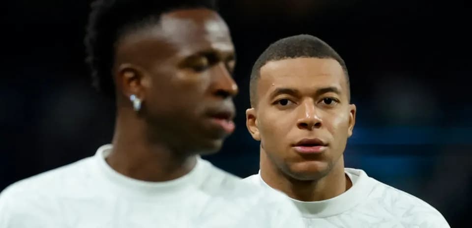 Futbolchilar treningda, Vinicius va Mbappe yaqinlashmoqda