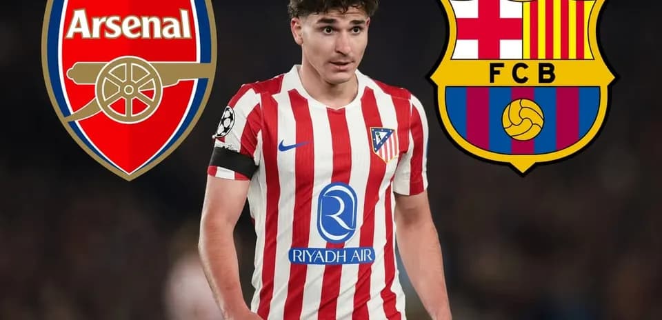Futbolchi Atletiko Madrid formasi bilan maydonda