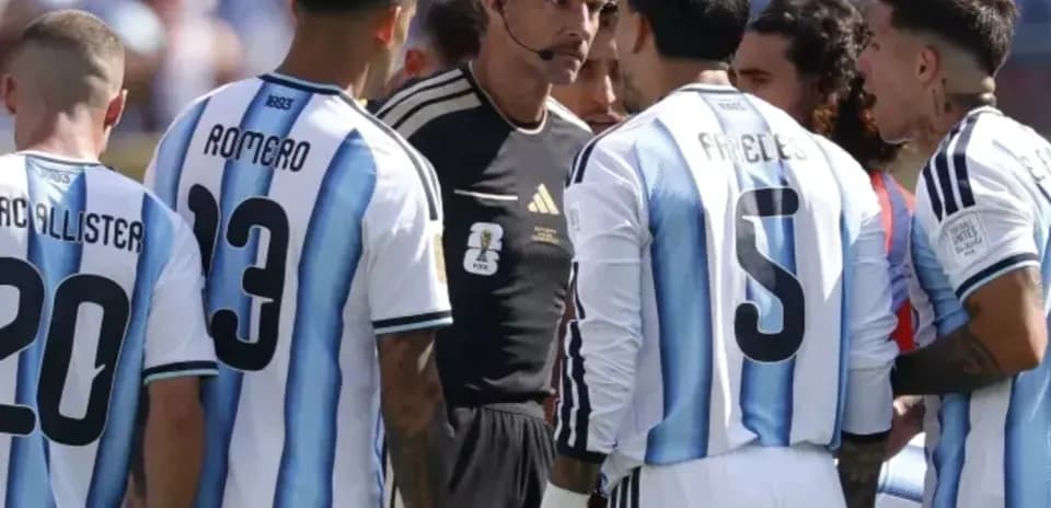 Argentina players discussing with referee during match