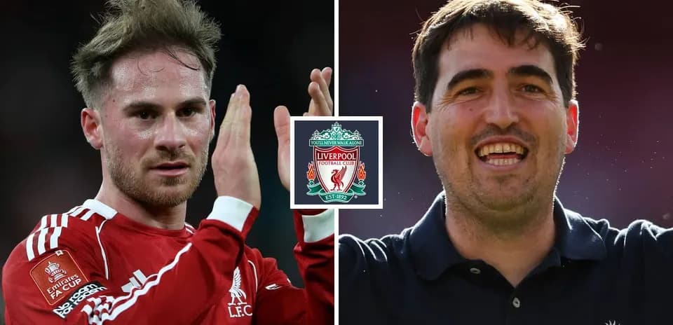Ikkita futbolchi Liverpool formasida, klub logotipi bilan