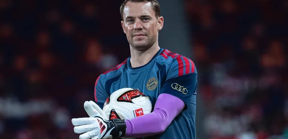 Goalkeeper holding ball before match