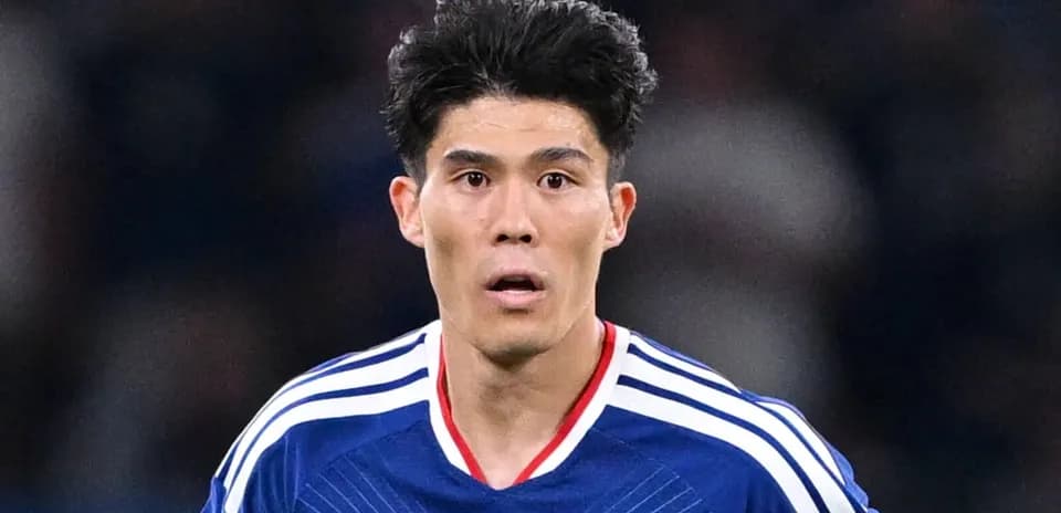 Futbolchi maydonda harakatda, Japan formasi kiygan