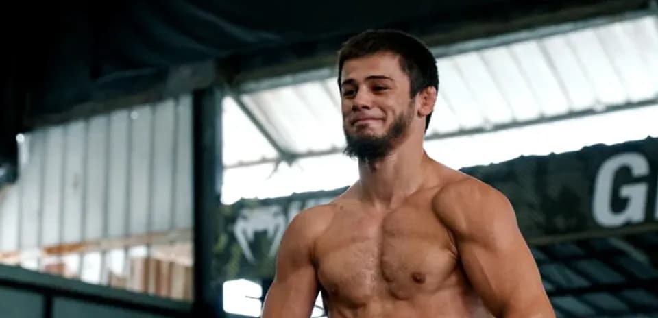Jiu-jitsu athlete training in gym environment