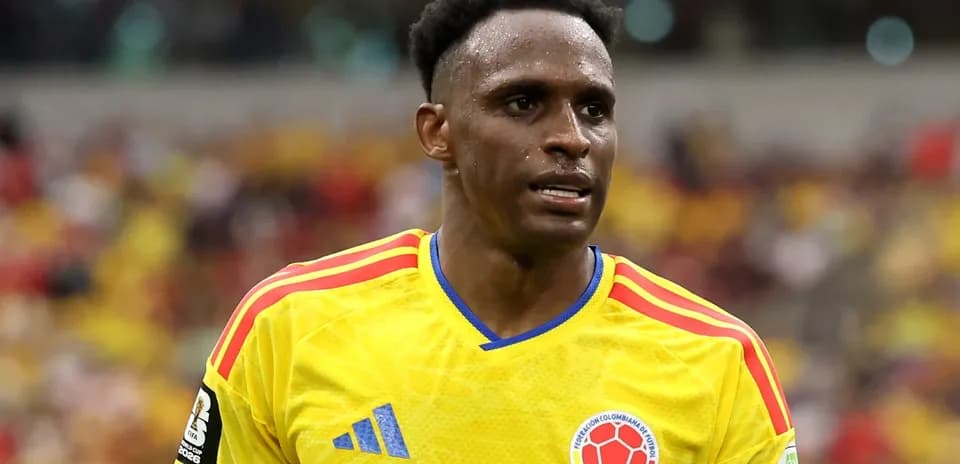 Futbolchi maydonda harakatda, Kolumbiya formasi bilan