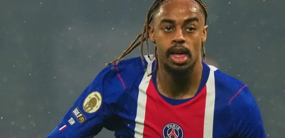 Futbolchi PSG formasida harakatda