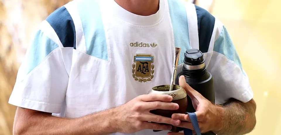 Futbolchi Argentina milliy jamoasi formasida