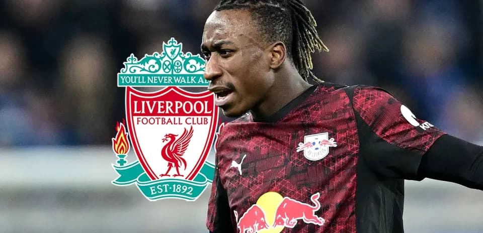 Futbolchi o'yin davomida harakat qilmoqda