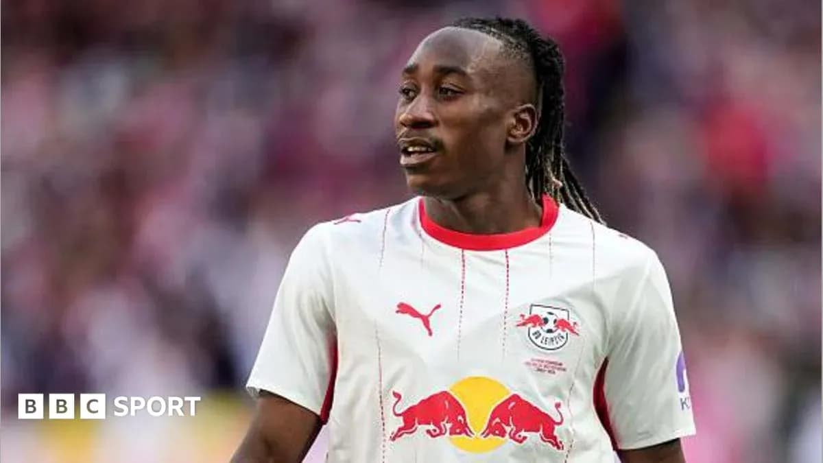 Futbolchi maydonda o'yin davomida