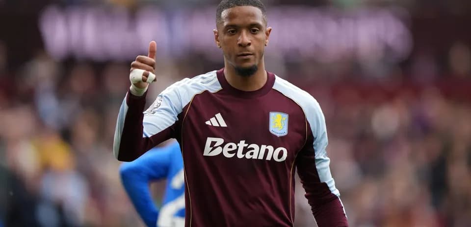 Aston Villa goalkeeper giving a thumbs up