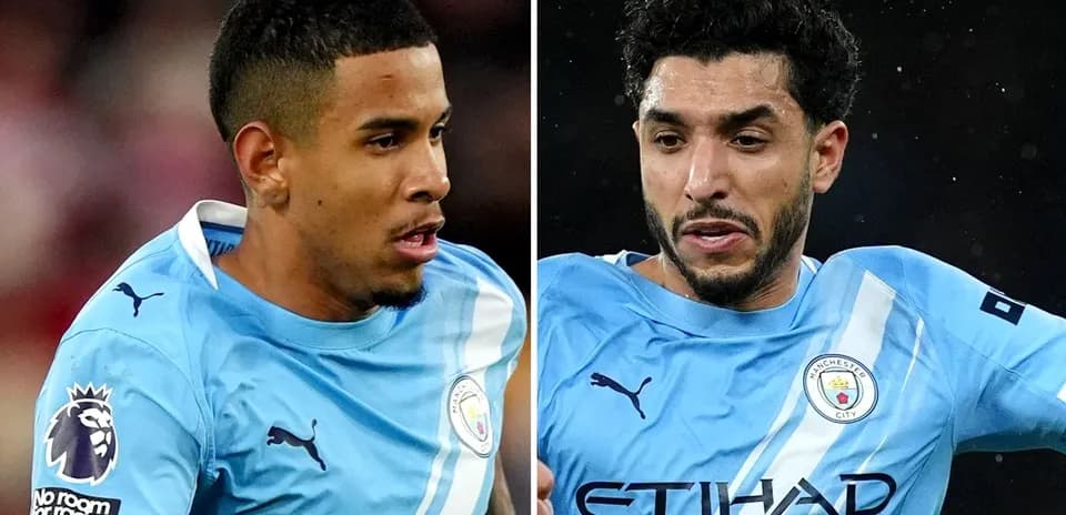Ikkita futbolchi Manchester City formasida harakatlanmoqda