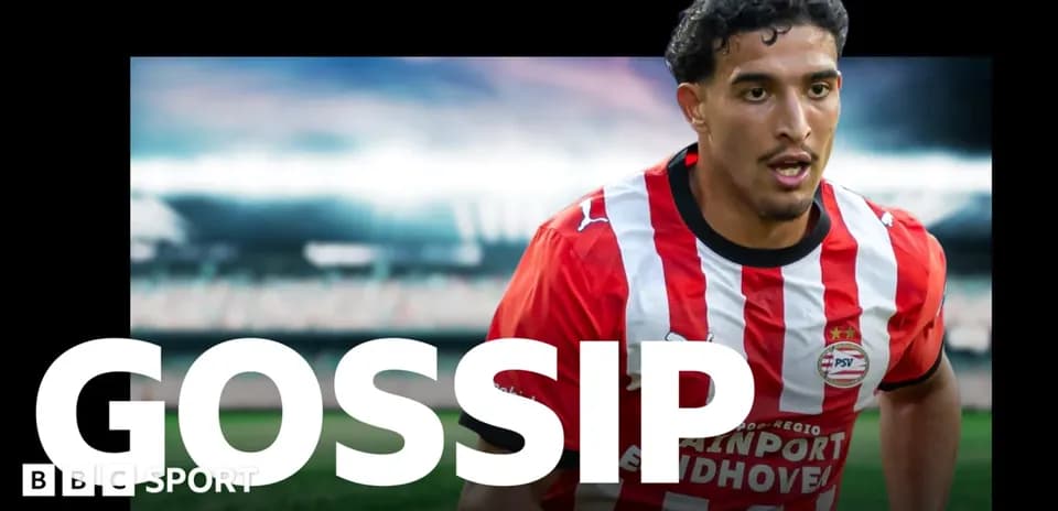 Futbolchi PSV formasi bilan maydonda harakatda