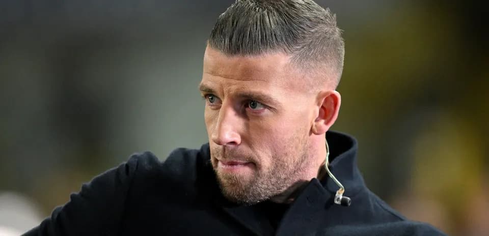 Futbolchi o'yinida fikr bildirayotgan ko'rinishi