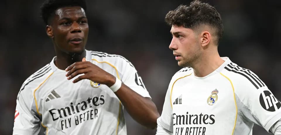 Real Madrid players discussing during match