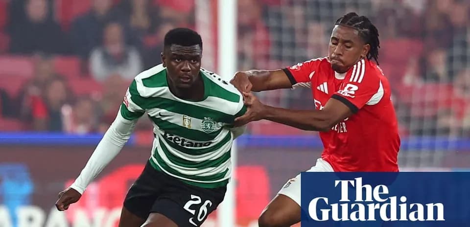 Sporting player evading Benfica opponent during match