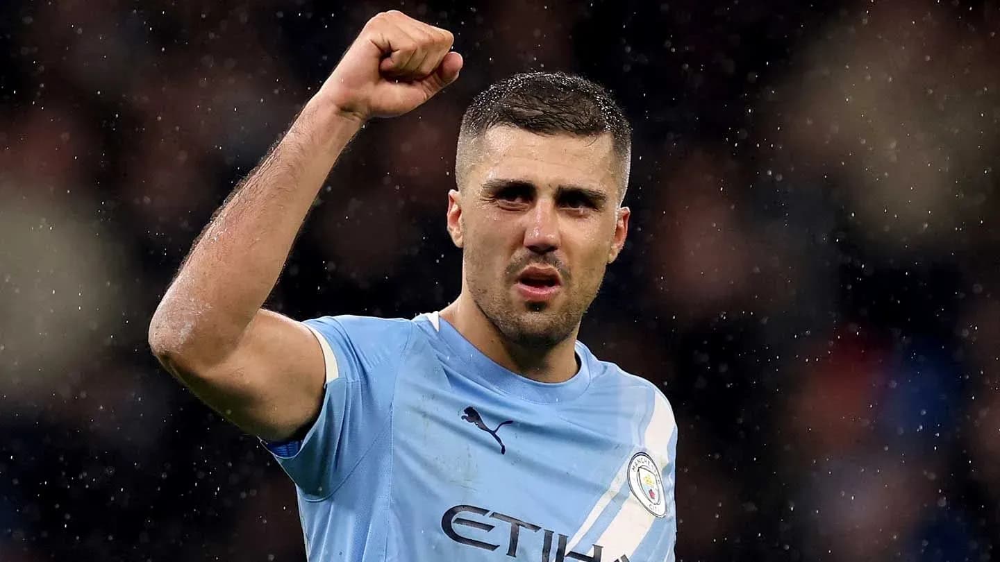 Futbolchi g'alabani nishonlayapti, Manchester City formasida