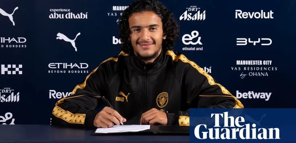 Yoshinori Muto signing contract at press conference