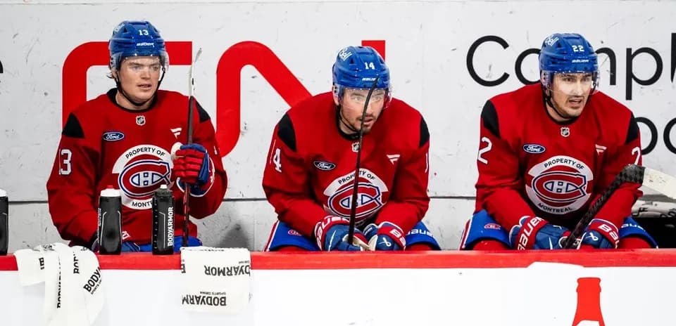 Montreal Canadiens players sitting on the bench