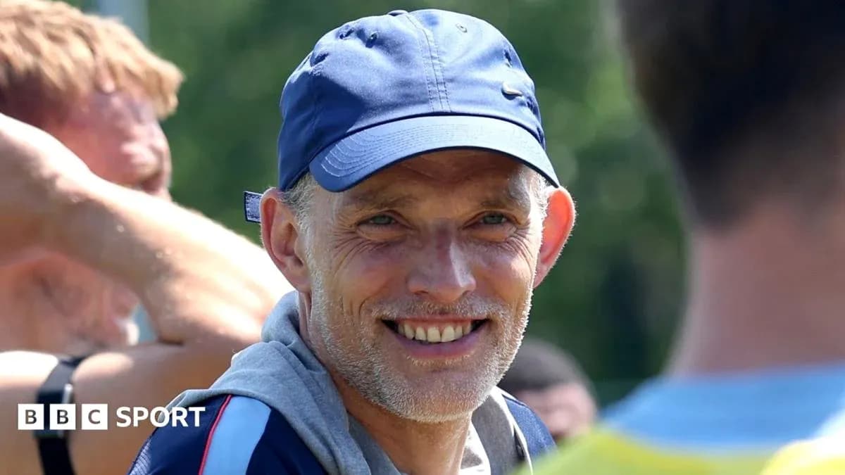 Murabbiy mashg'ulot davomida o'quvchilar bilan suhbatlashmoqda