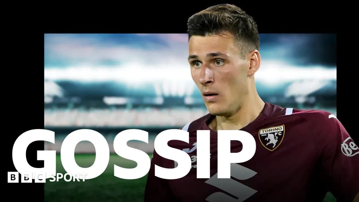 Futbolchi Torino FC formasida, GOSSIP yozuvi bilan