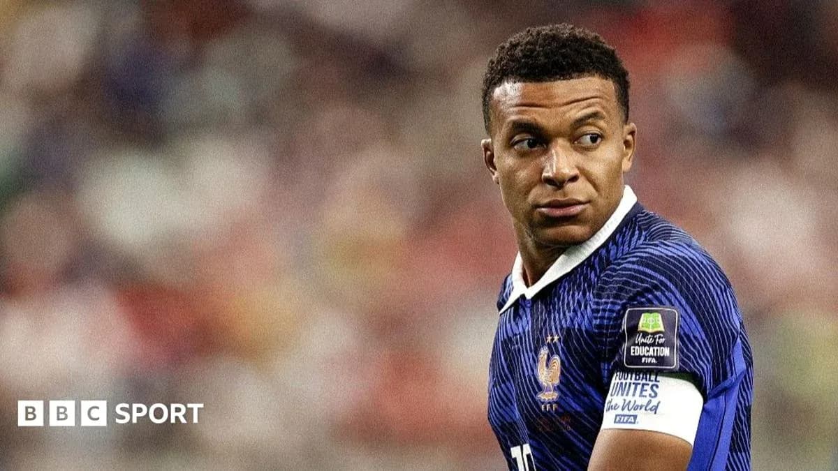 Futbolchi Kylian Mbappe o'yin davomida