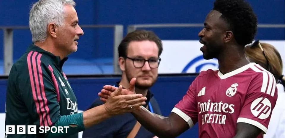 Mourinho and player shaking hands during match