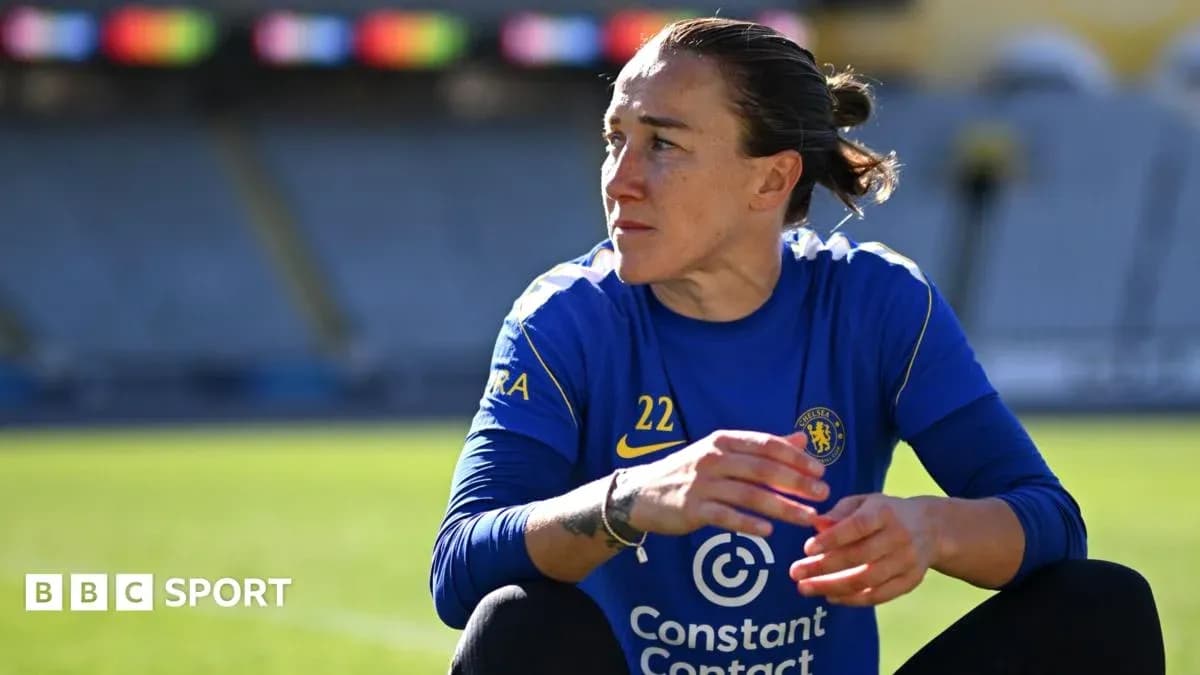 Futbolchi treningda o'rnida o'tirgan