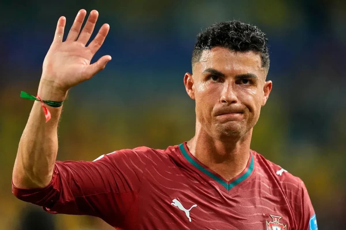 Cristiano Ronaldo waving during a match
