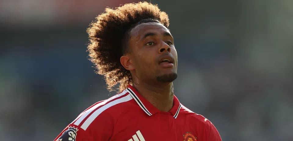 Futbolchi Manchester United formasida o'yinda