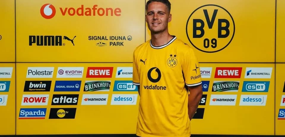 Futbolchi yangi maydonga taqdimot marosimida