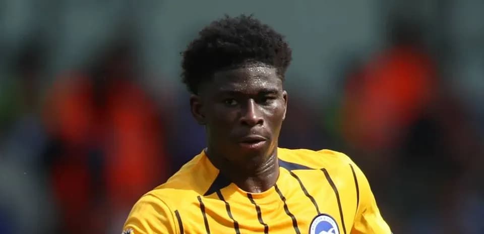 Futbolchi maydonda harakatda, Brighton formasida
