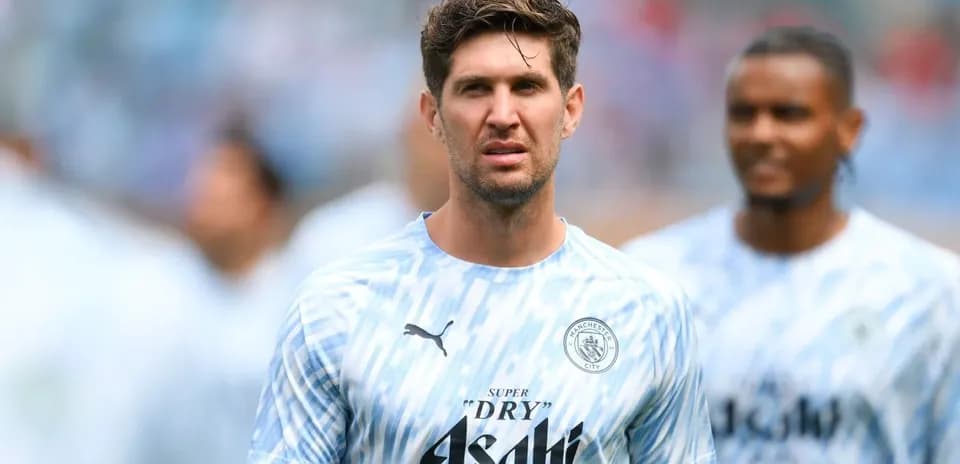 Futbolchi maydonda treningda, Manchester City formasi