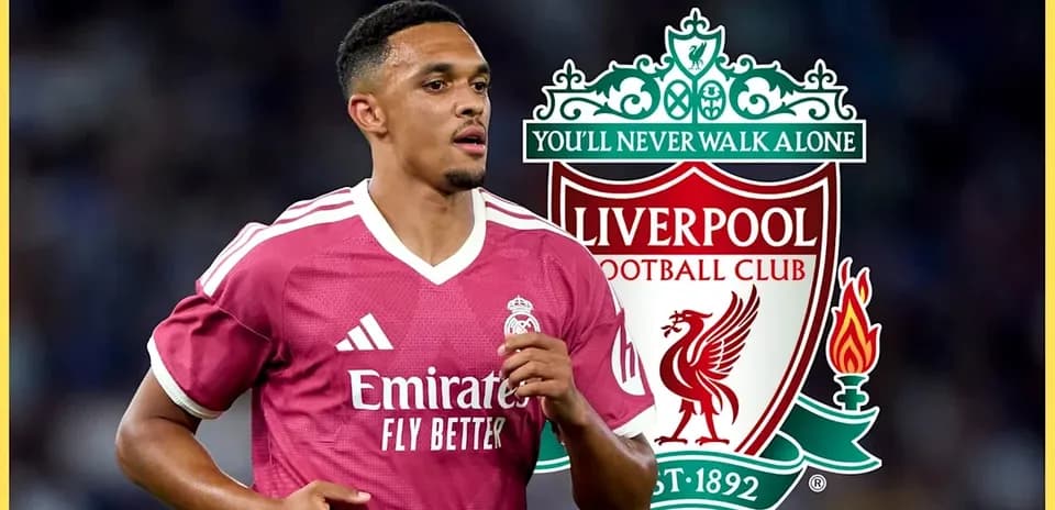 Futbolchi maydonda harakatda, Liverpool logotipi fonida