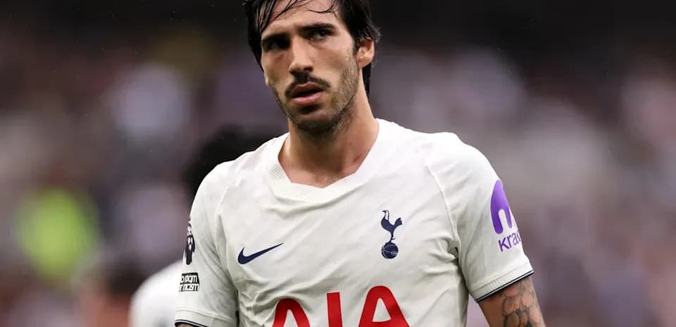 Futbolchi Tottenham formasida o'yinda