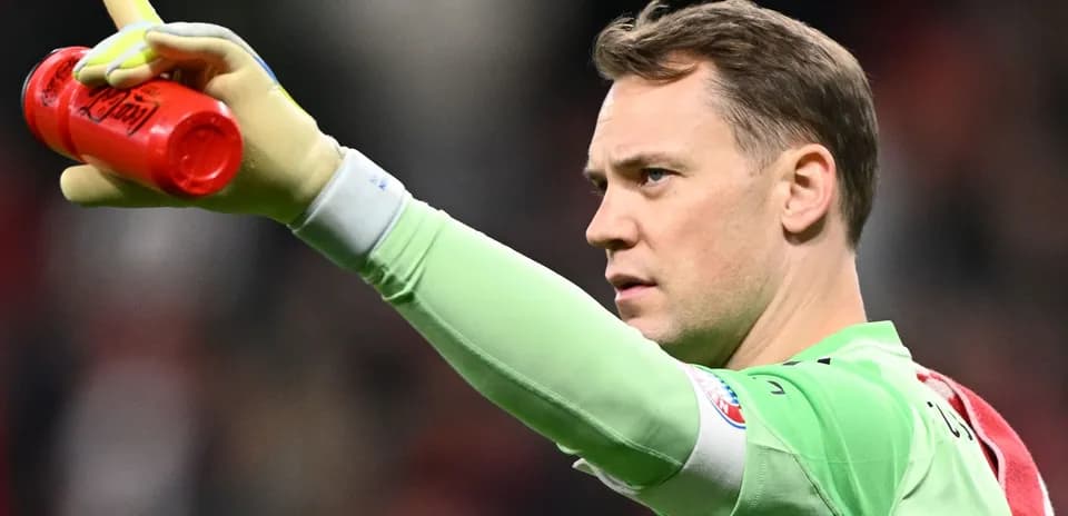 Goalkeeper signaling with drink bottle during match