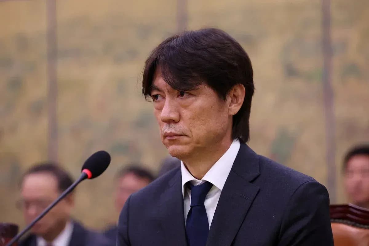 Man in suit at a formal event speaking Man in suit at a formal event speaking