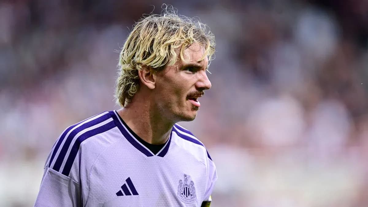 Futbolchi maydonda o'yin davomida Futbolchi maydonda o'yin davomida
