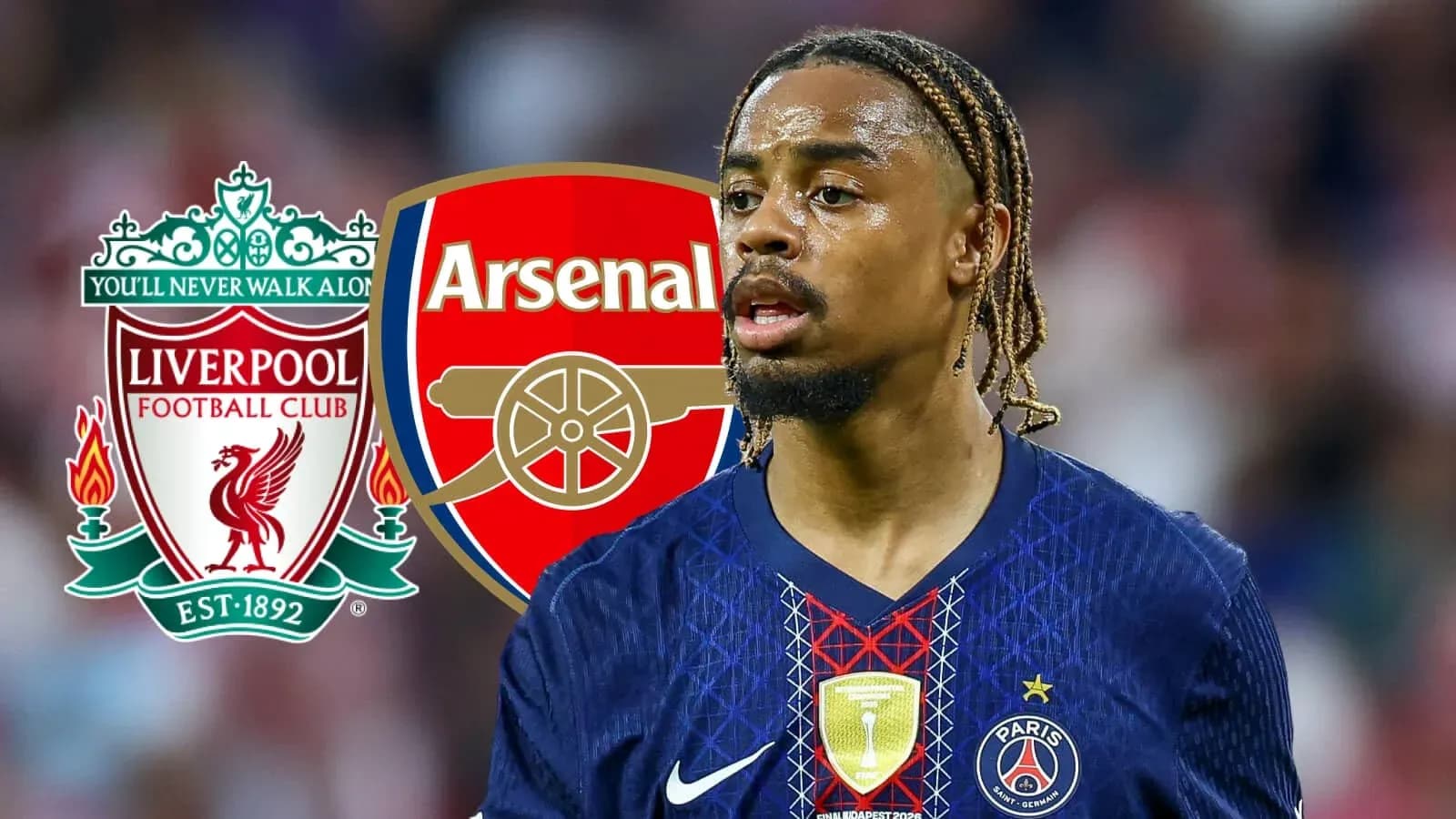 Futbolchi, Liverpool va Arsenal logotiplari orqasida Futbolchi, Liverpool va Arsenal logotiplari orqasida