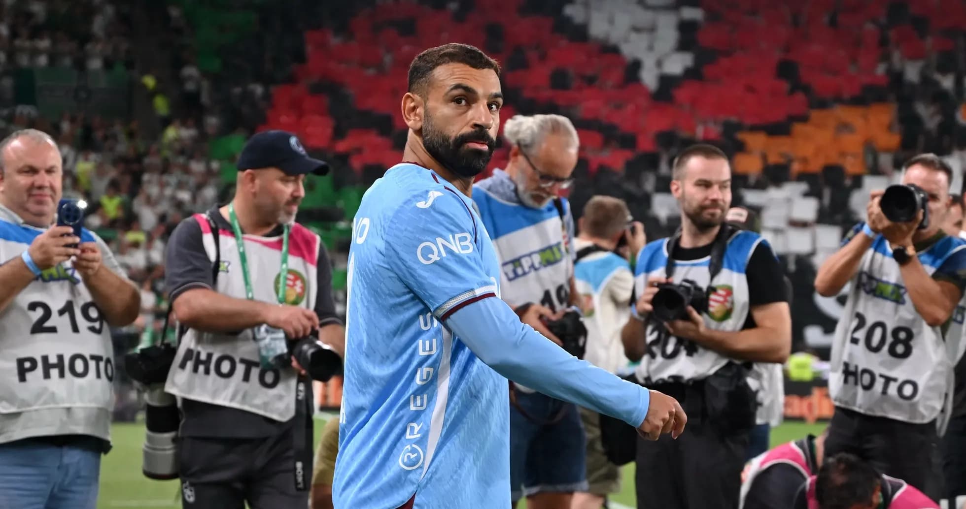 Futbolchi media olamida suratga olinmoqda Futbolchi media olamida suratga olinmoqda