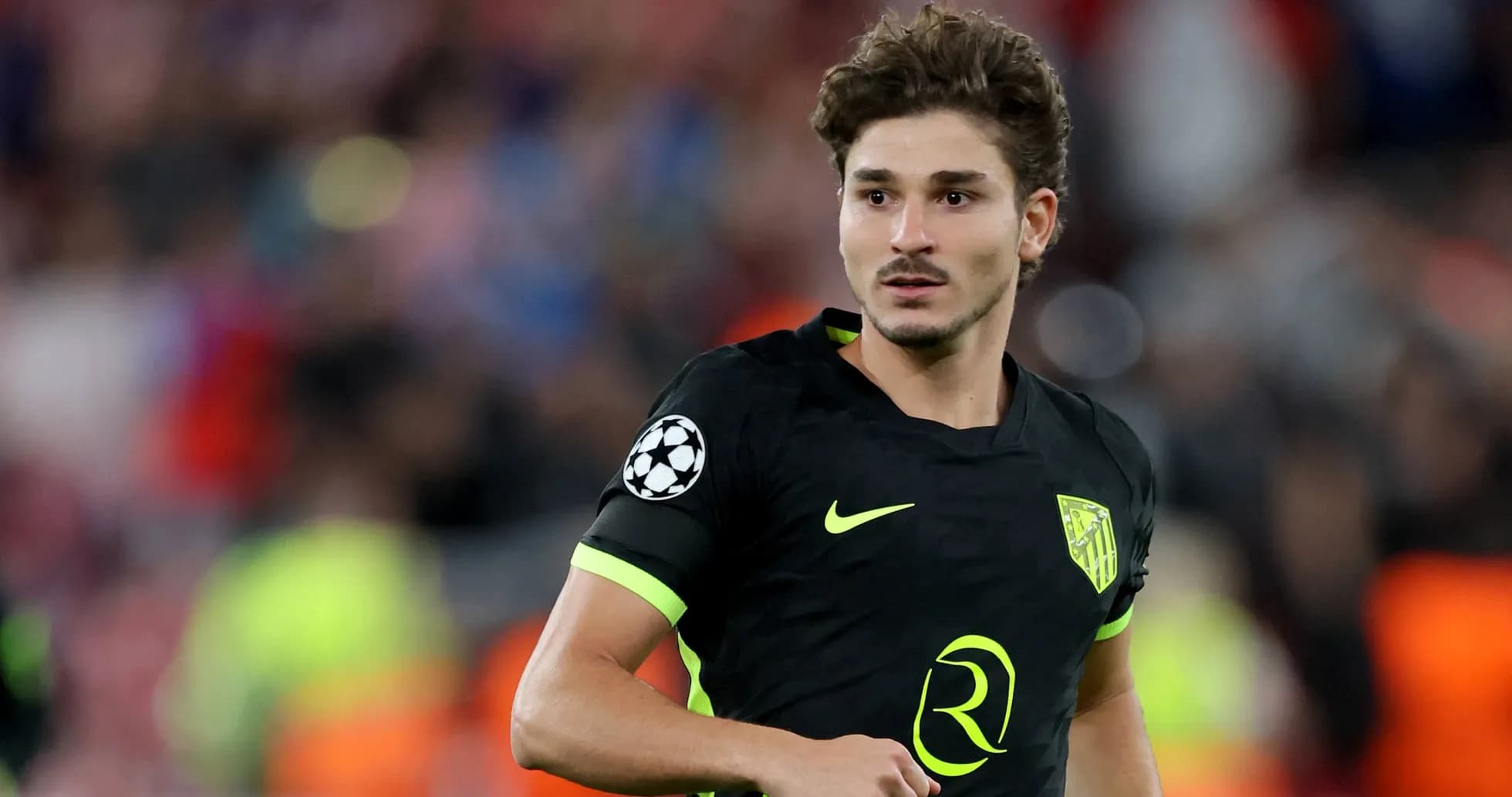 Futbolchi maydonda harakatda, Atletico Madrid formasi Futbolchi maydonda harakatda, Atletico Madrid formasi